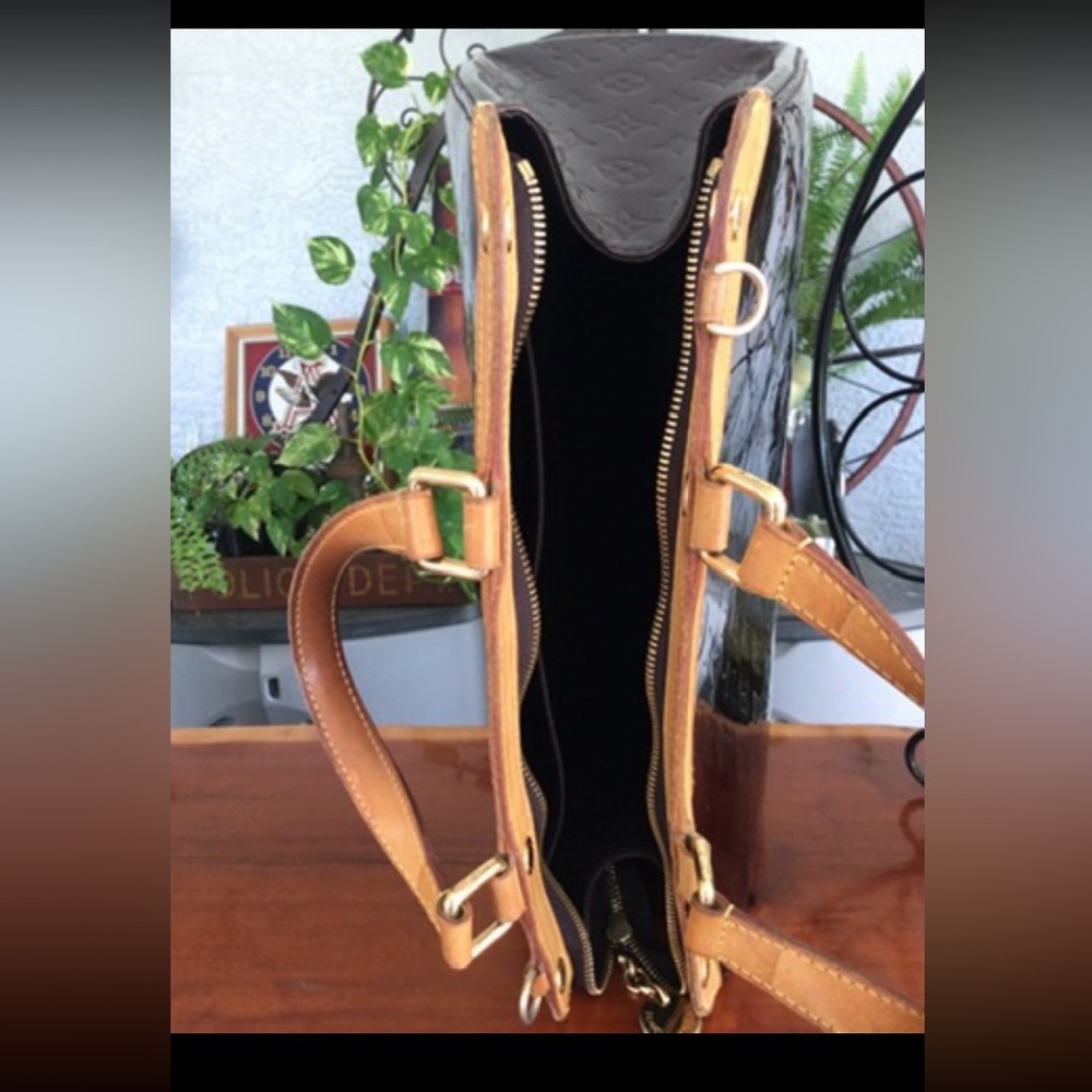 Louis Vuitton Brea MM Vernis 2 Way Handbag - Picture 14 of 16